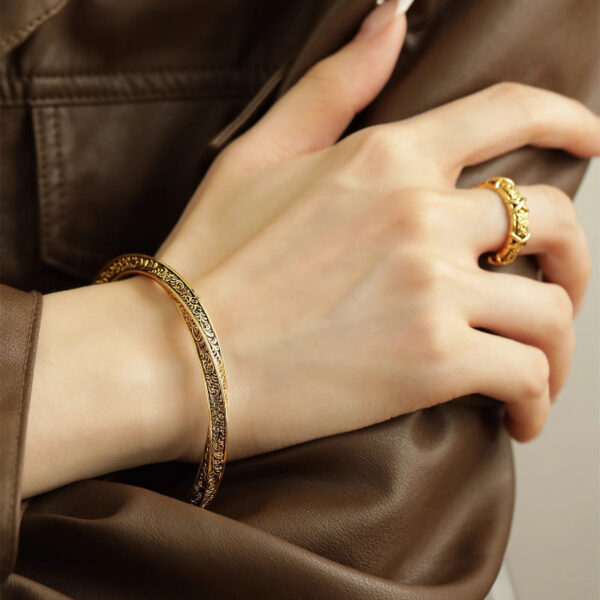 Wholesale Vintage U-shaped Tang Grass Horseshoe Bracelet