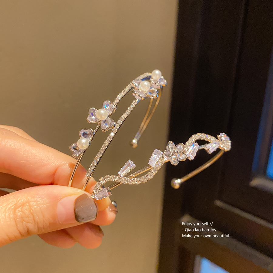 Wholesale Zircon Sparkling Ripple Flower Opening Bracelet