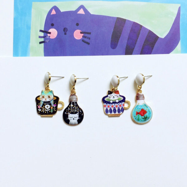 Wholesale Cartoon Cute Asymmetric Black and White Cat Earrings