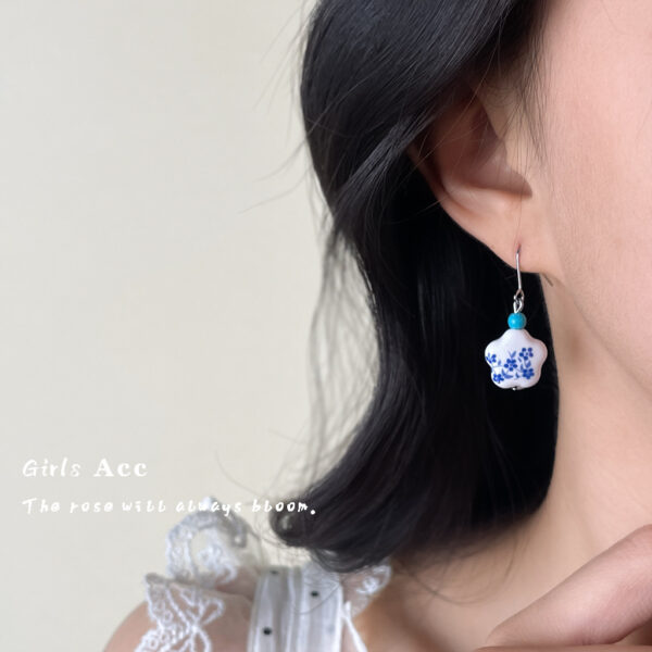 Wholesale Blue and white porcelain bird animal vase series earrings