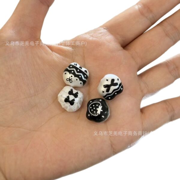 Wholesale 10pcs silk black and white egg flower relief acrylic beads