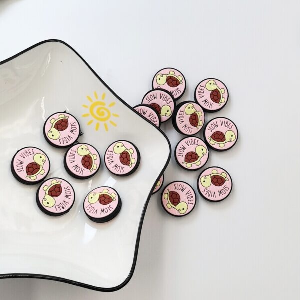 O1CN016FxaEa2FO3efpxLkz_2216349148869-0-cib Wholesale 10PCS Little Turtle Letter Silicone Cartoon Beads