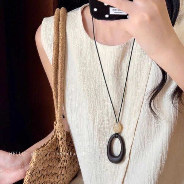 Wholesale Irregular circular pendant with adjustable long necklace