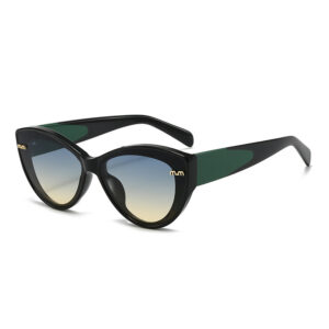 Black frame blue tea slices