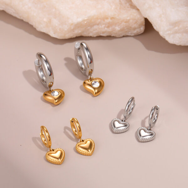 Wholesale Heart-shaped diamond-encrusted stainless steel earrings with plating