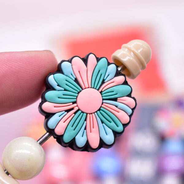 O1CN016wBnZ11t0m71MjbEn_2207248195840-0-cib Wholesale Random Candy colored Flower Focal Beads
