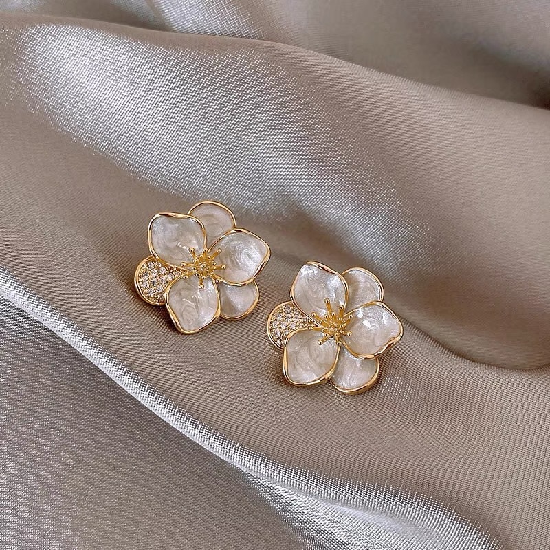 Wholesale Flower Earrings for Women, Elegant Niche Design Earrings,