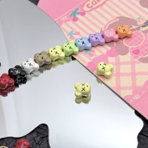 pale yellow / 8.1*7.9mm, hole approximately 1.8mm