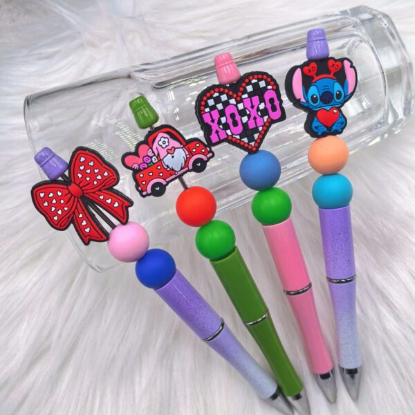 O1CN017B69Y41pLbgaBgqQd_2217666445344-0-cib Wholesale Random 100pcs Valentine's Day Color Cartoon Focal Beads