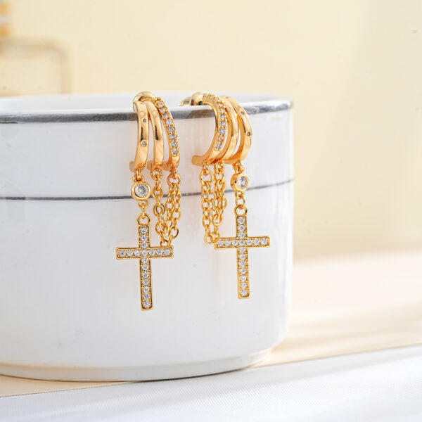 Wholesale Diamond studded irregular claw shaped tassel earrings