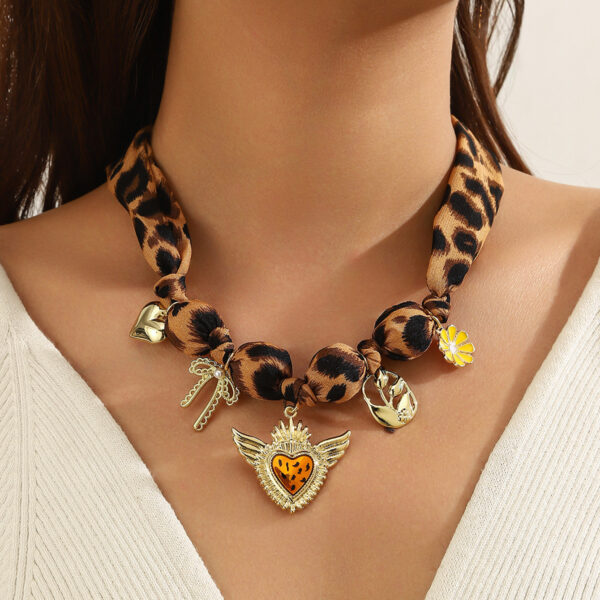 O1CN017z0Yt91VD60RSvOgc_2466522618-0-cib Wholesale Silk f leopard print fabric patchwork love Valentine's Day necklace