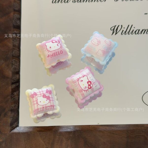 Wholesale 10pcs embossed cartoon cat lace pillow acrylic beads