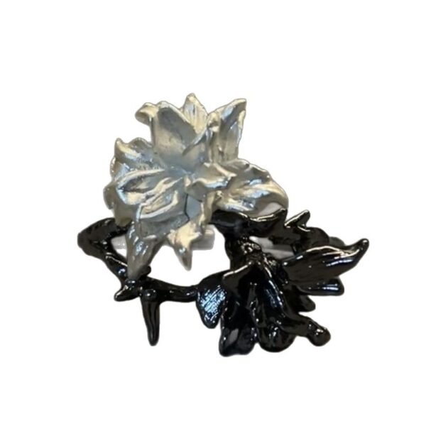 O1CN018EeGCJ1l5L61BsOtY_2216005864767-0-cib Wholesale Black and white twin flower non fading ring