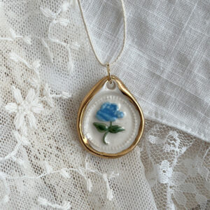 Round flower necklace