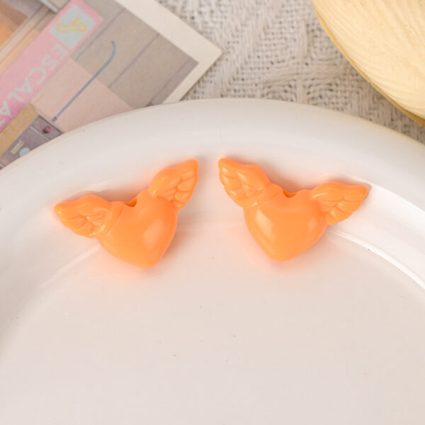 Wholesale Acrylic Heart Wings Necklace Pendant with Hole Beads