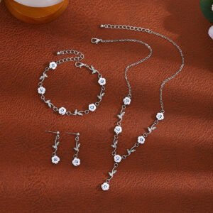 X695/three-piece set of white flowers