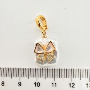 Butterfly (natural pearl)