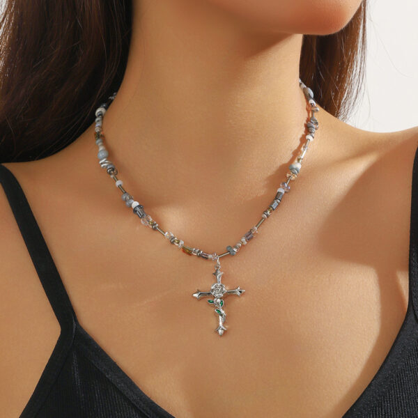 O1CN01A8d6G01VD5w46eoZ1_2466522618-0-cib Wholesale Spliced rose cross pendant necklace