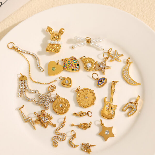 Wholesale Diverse diamond studded stainless steel necklace pendant accessories