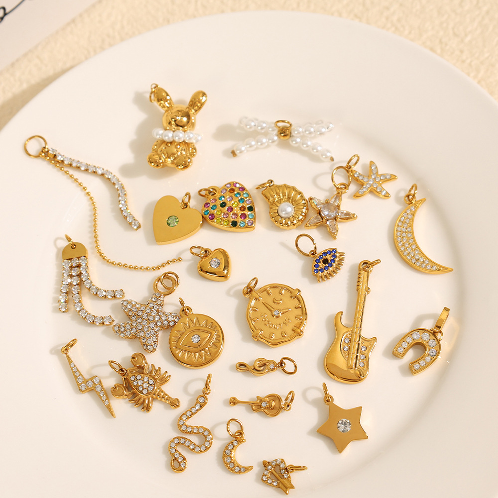 Wholesale Diverse diamond studded stainless steel necklace pendant aessories