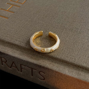 Liquid milky white oil dripping ring