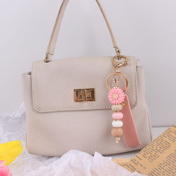 Wholesale Cartoon Daisy Pendant Leather Keychain