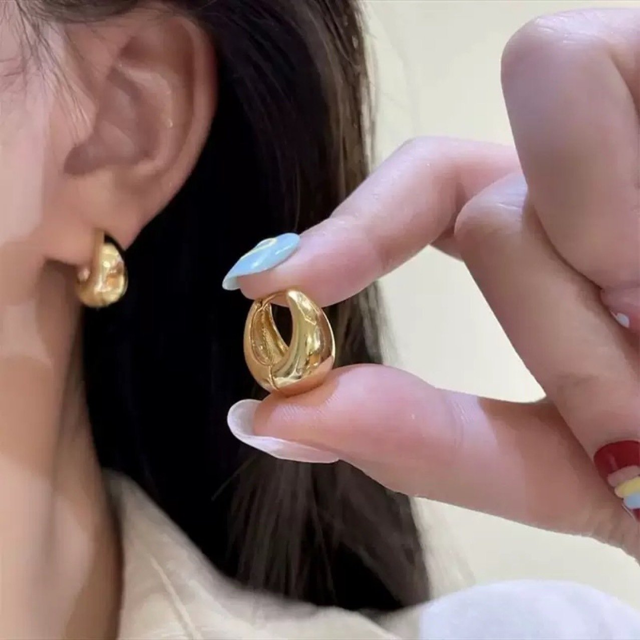 Wholesale Geometric shaped smooth curved earrings