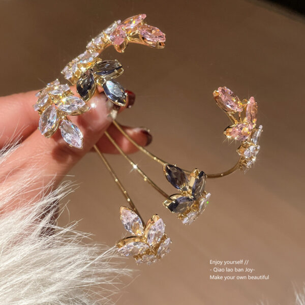 Wholesale Sparkling crystal leaf studded diamond opening bracelet