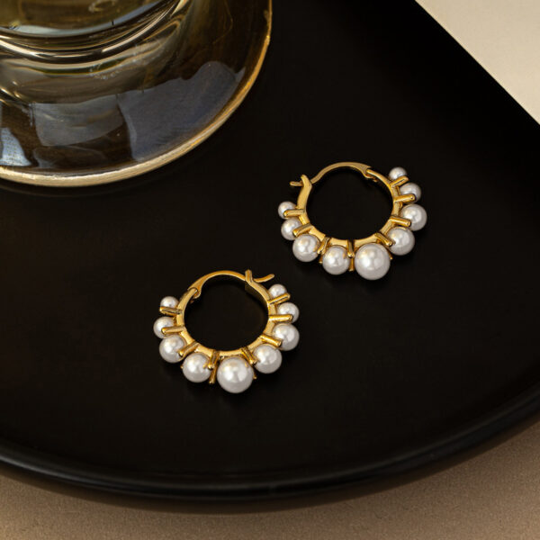 Wholesale Golden ring inlaid with pearl Hoop Earrings