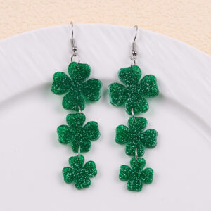 Three consecutive large, medium and small four-leaf clovers