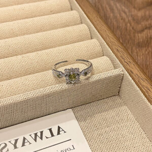 No. 5 [small square ring opening ring]