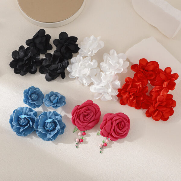 O1CN01BBv54523vF6Dee8k4_2216237907317-0-cib Wholesale Multi colored flower Valentine's Day earrings