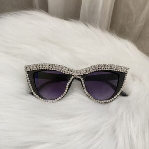 Black frame, black-gray lens