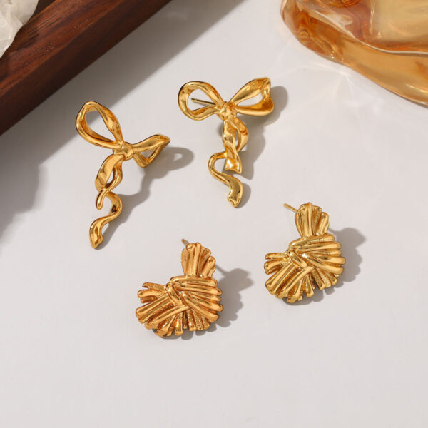 Wholesale Stainless steel stud earrings for women