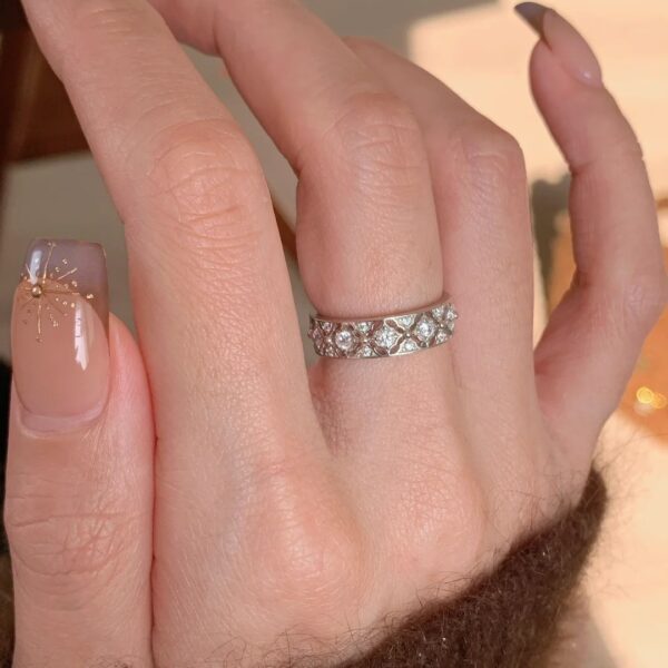 O1CN01Bq5qr41mLeryzJQTa_2213366304938-0-cib Wholesale Copper Zircon Lace Hollow Five-Petal Flower Ring