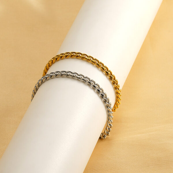 O1CN01Bt2t8v2NGHvFbJe4z_2217889189935-0-cib Wholesale Titanium steel interlocking rings gold and silver bracelet