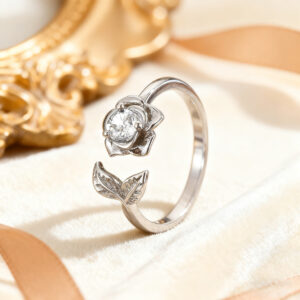 White flowers / Open ring