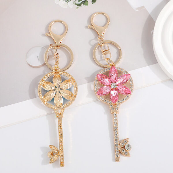 Wholesale Lucky Clover Flower with Water Diamond Metal Keychain