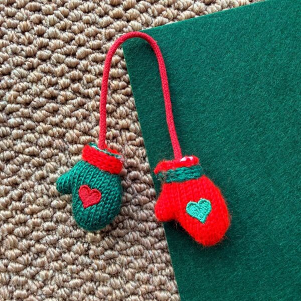 O1CN01CAzA62268dwMy75Eu_2220023327617-0-cib Wholesale Doll-shaped Christmas Mini Gloves
