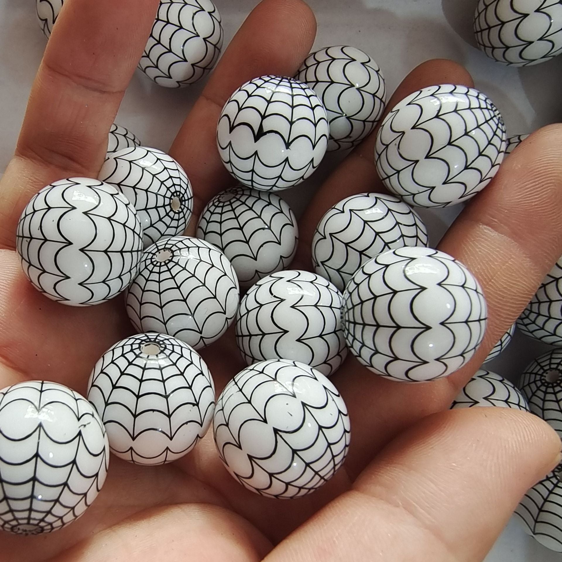Wholesale 20MM White Web Printed Beads