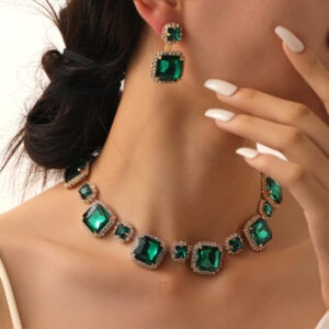 Wholesale 2024 New Exaggerated Luxury Rhinestone Green Red White Earrings Necklace Set Jewelry Sets Earrings