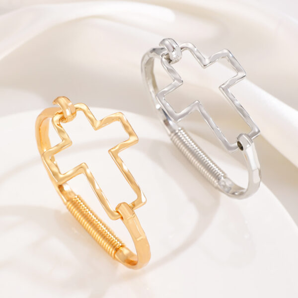 Wholesale Cross-shaped love plated bracelet