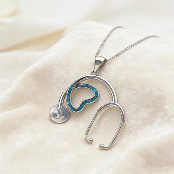 Wholesale heart-shaped stethoscope pendant necklace luxuryclavicle chain