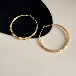 Elegant big ear ring