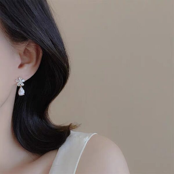 Wholesale Water droplet crystal flower earrings