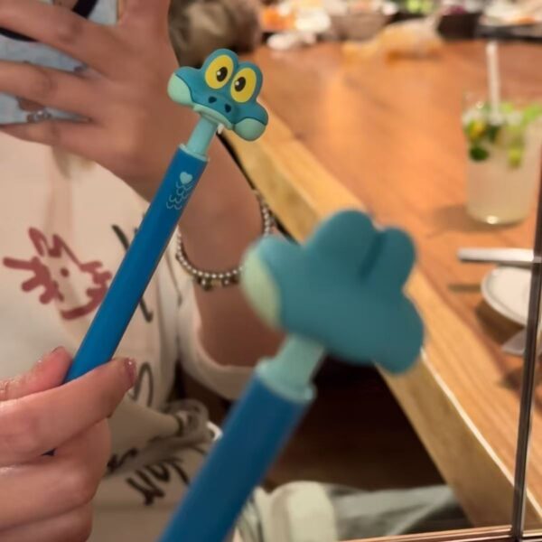 Wholesale Cartoon Gary Snake Retractable Ballpoint Stress Relief Plastic Pen OLY Exclusive