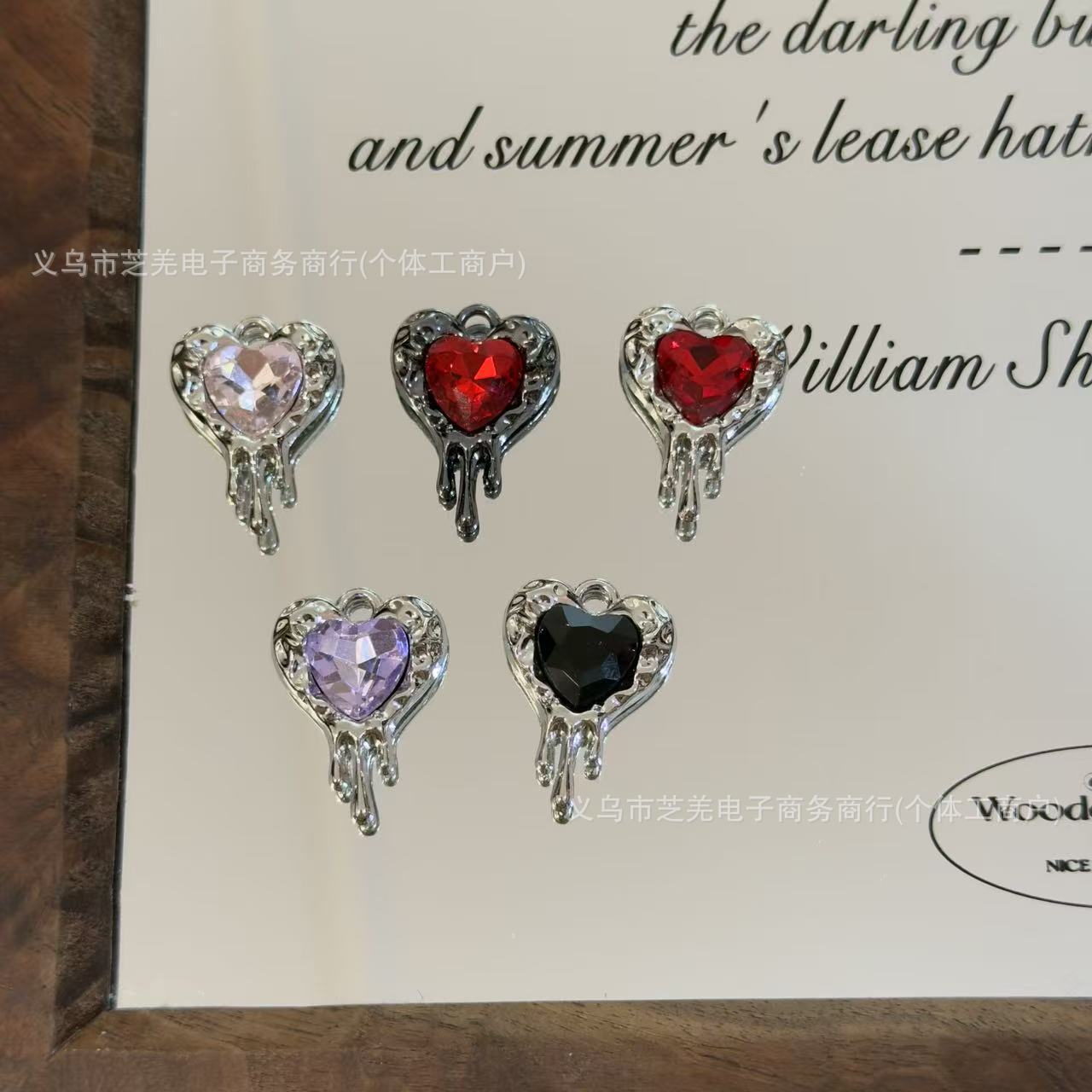 Wholesale High-quality zircon melted heart relief pendant, DIY bag charm, beaded pen, mobile phone chain, hair aessory.