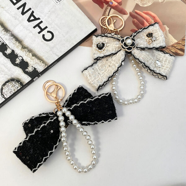 Wholesale Black and white color Chanel style camellia pearl chain bow keychain