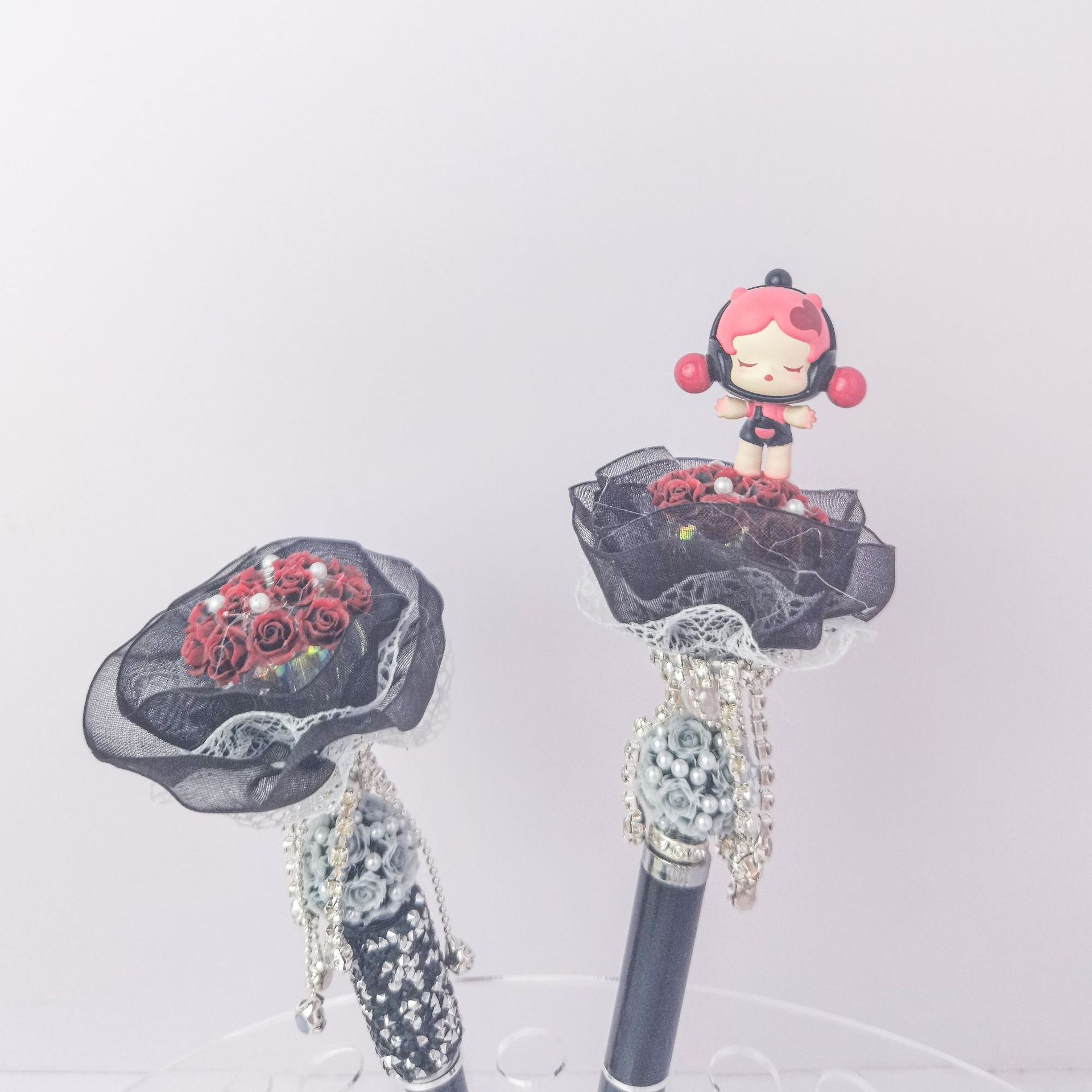 Wholesale Holding flower bouquets and flower balls in hand beads