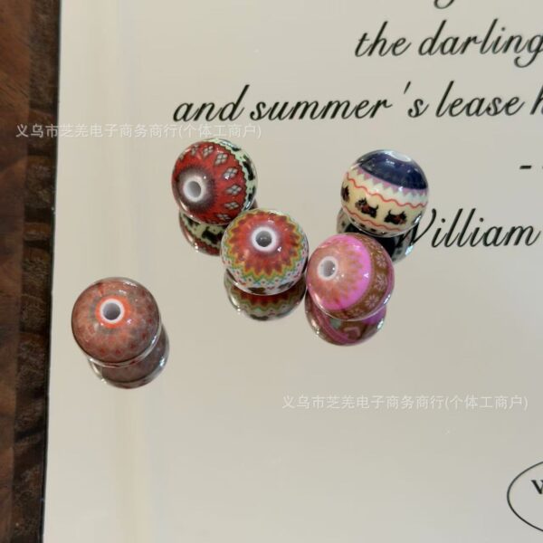 Wholesale 10pcs Embossed baked paint circular shape of Fer Island Acrylic Beads